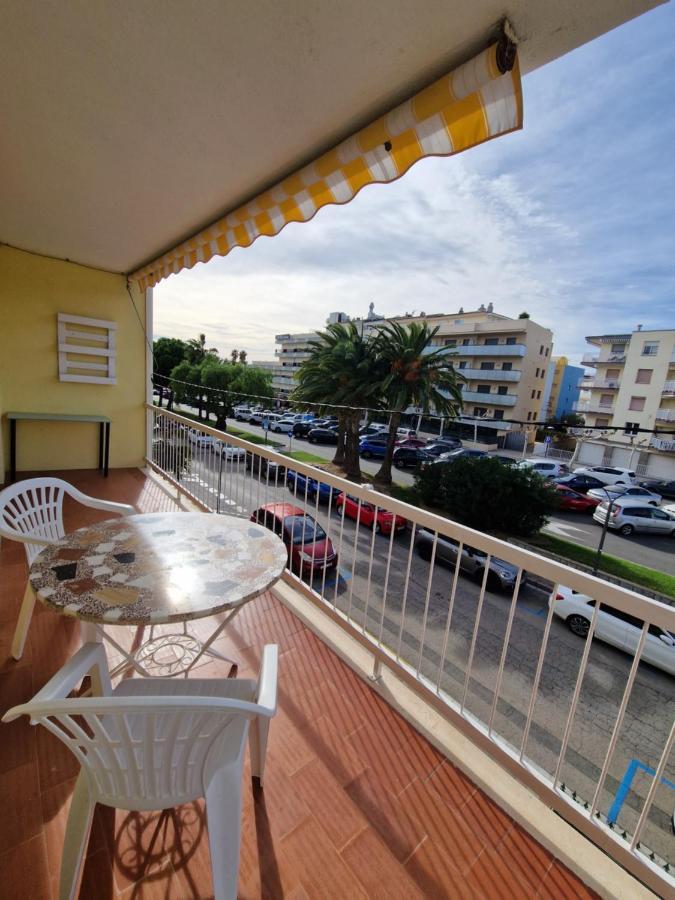Beach Apartment Regueral Cambrils Bagian luar foto